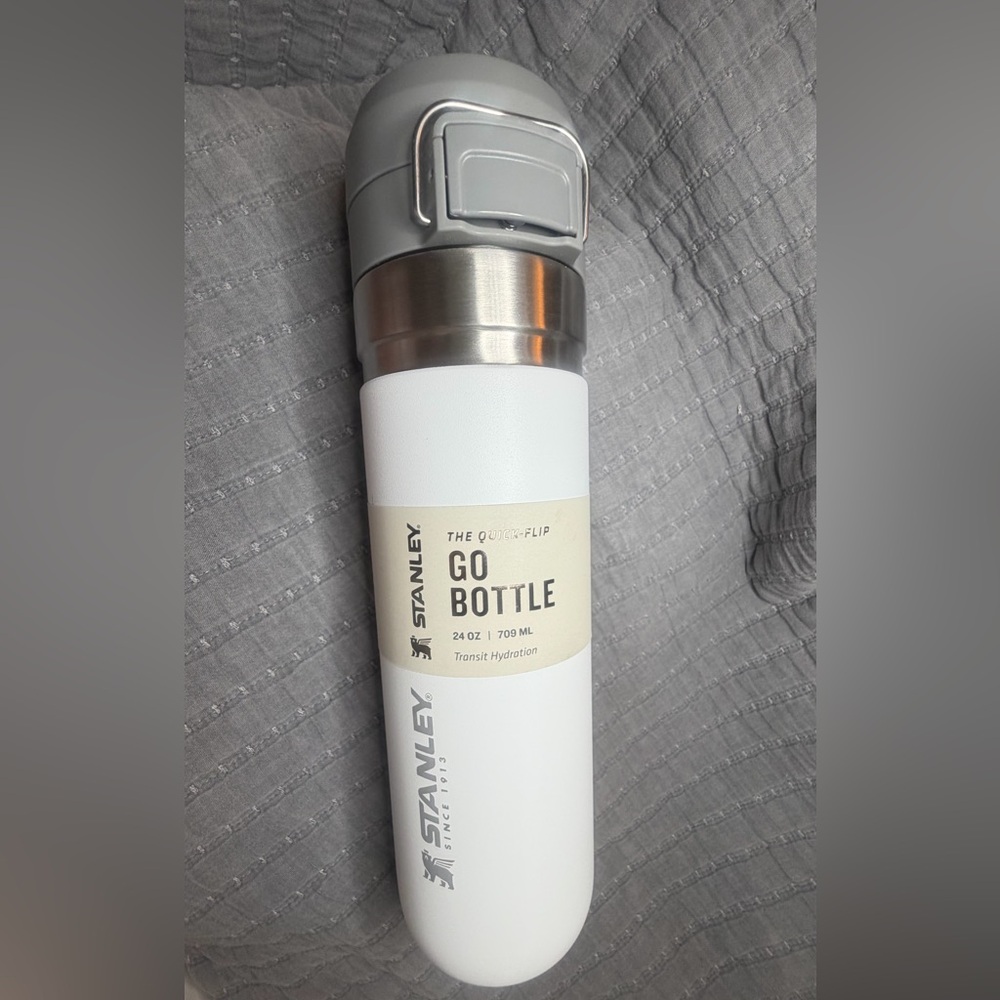 Stanley White Quick-Flip Go Bottle